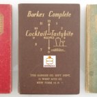 Complete Cocktail & Drinking Recipes, First Print, Erstausgabe von 1934 in Grün und Rot, Burke´s Complete Cocktail and Tastybite Recipes von 1936, by Harman Burney Burke (Barney Burke).