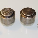 Zwei Ausgiesser aus Silber 935er & 900er - silver purer