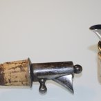 Ausgie&szlig;er WMF mit Schraubverschluss - Ausgie&szlig;er D.R.G.M. 204242 (Deutsches Reichs- Gebrauchsmuster) mit Verschluss zu schieben von ca. 1905