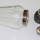 Cocktail Shaker aus Bleikristall, mit 835er Silbermontur, ca. 1930